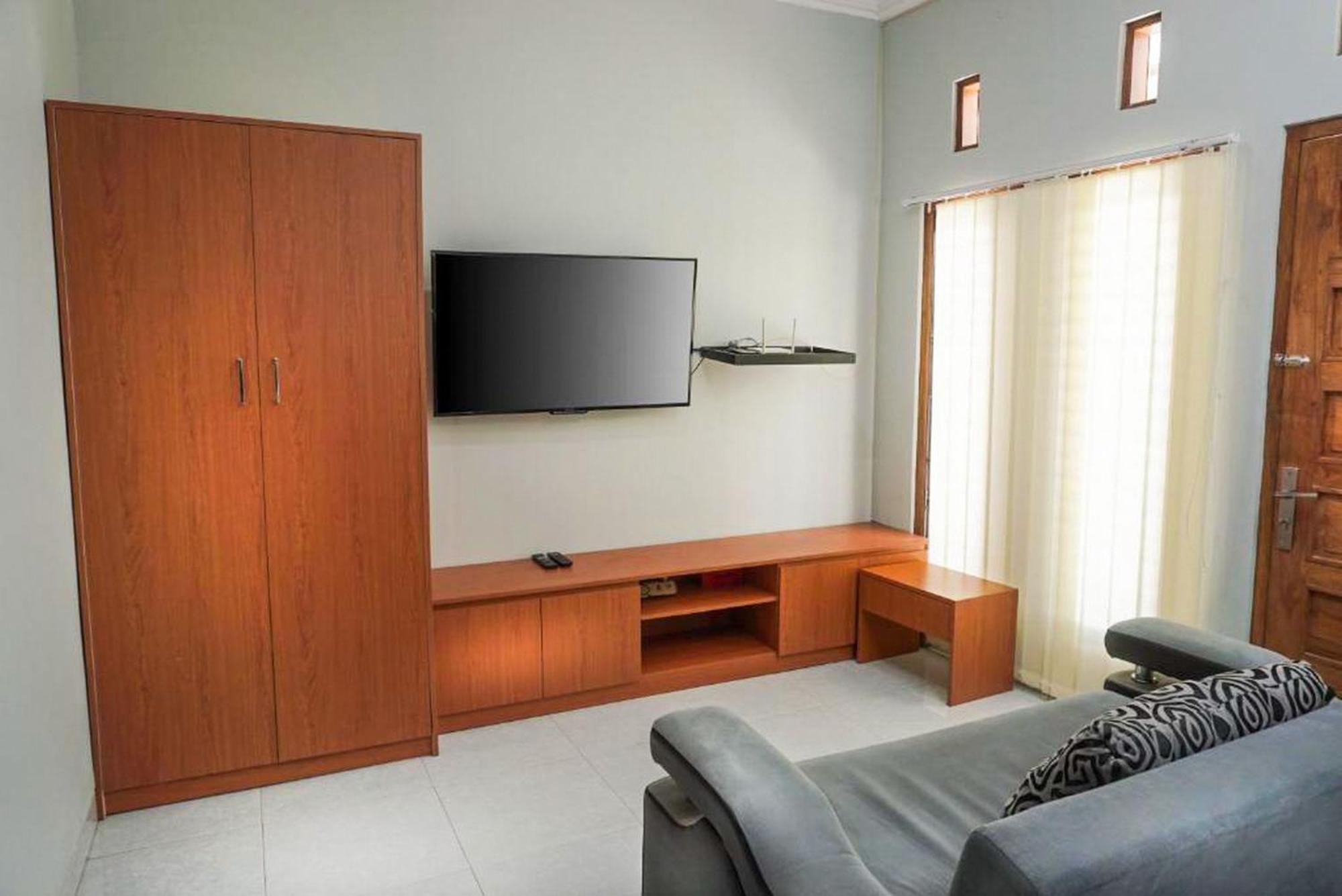 Hotel Omah Leren Mitra Reddoorz Near Gembiraloka Zoo Yogyakarta Esterno foto